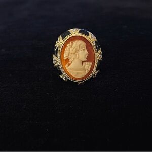 Vintage Amedeo  Cameo Brooch Ring  with Gold and Black Details Size 10
